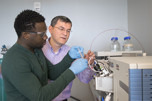 Chemistry lab, Professor & Student