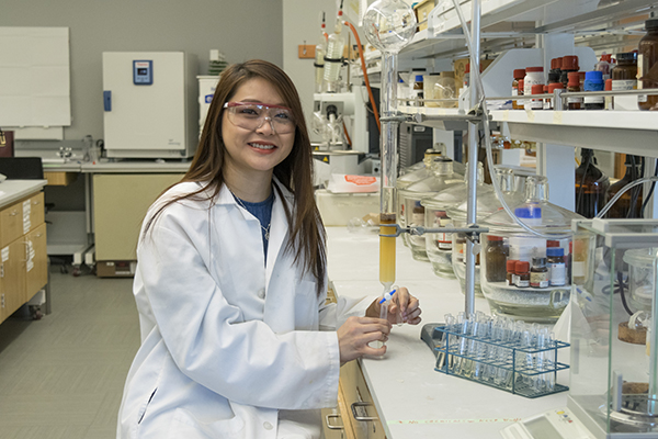 Chemistry wet lab, Student