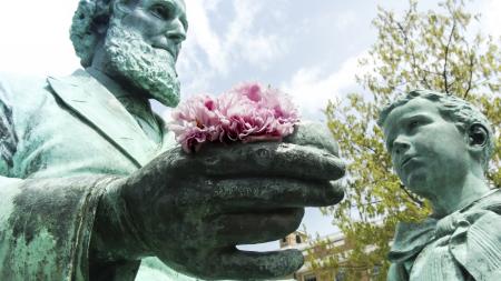 Sheldon Statue closeup