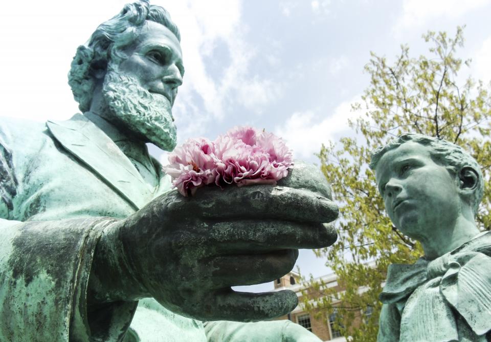 Sheldon Statue closeup