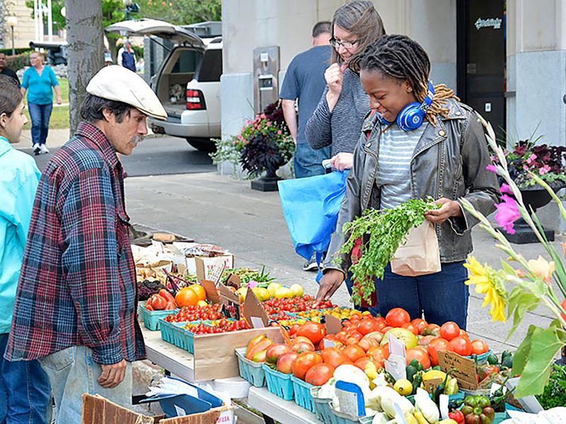 Smart Neighbors' efforts bear fruit for local farmers markets SUNY