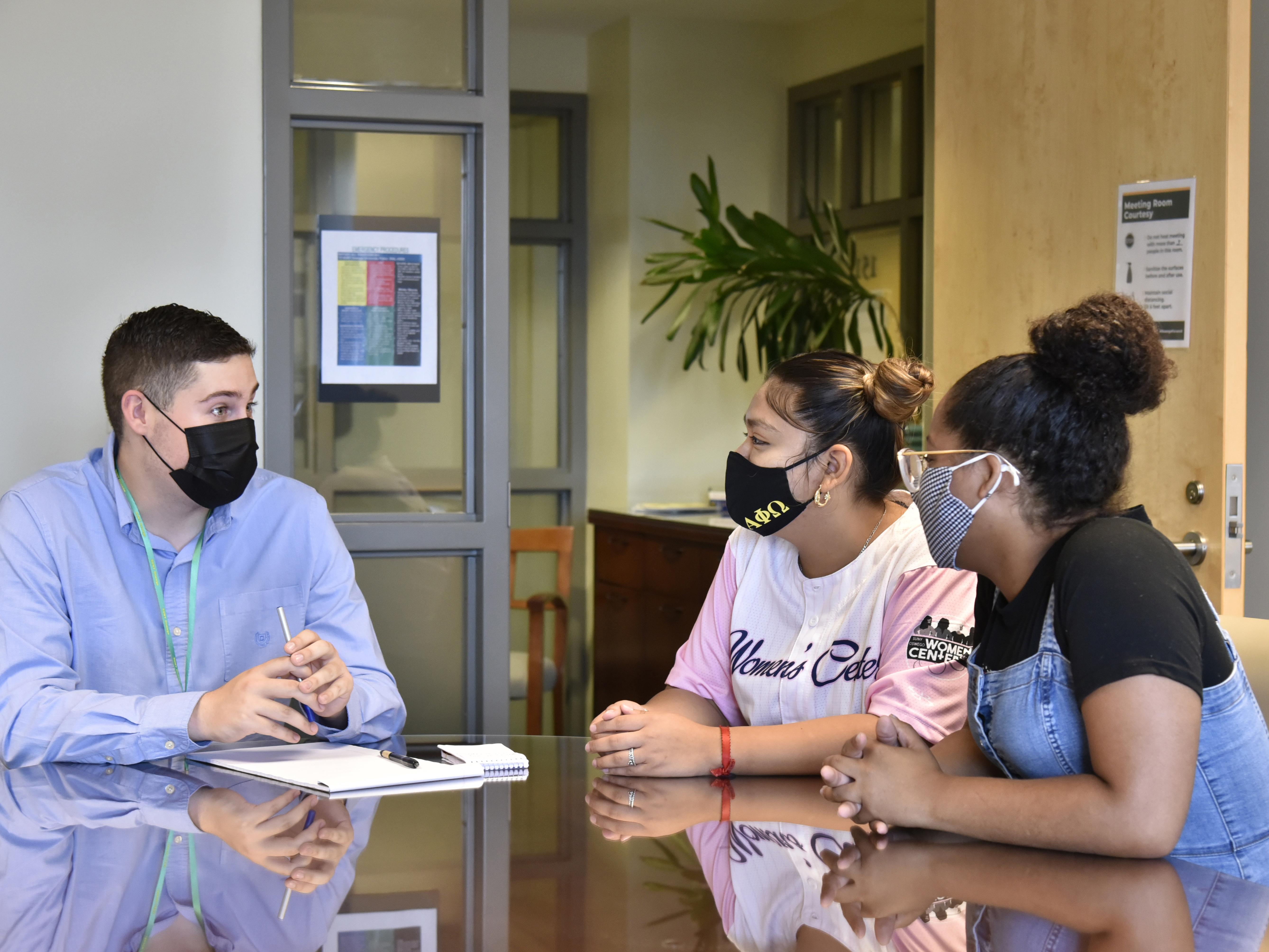 Advisement Center student guides having discussion in new office space