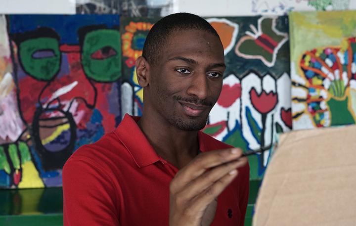 "Intelligent Lives" star Naieer works in art class