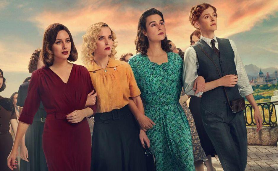 Promotion image for Las Chicas del Cable showing four women 