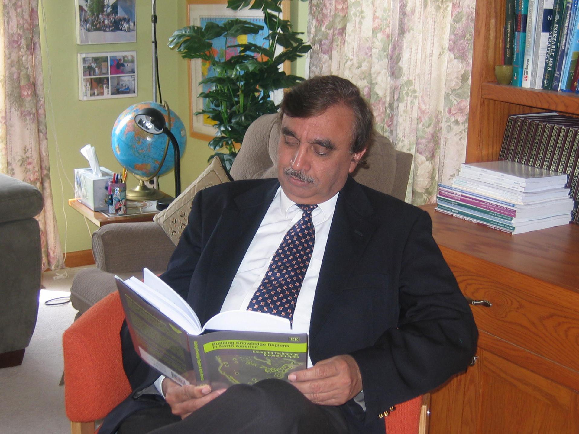 Sarfraz Mian reading one of his books