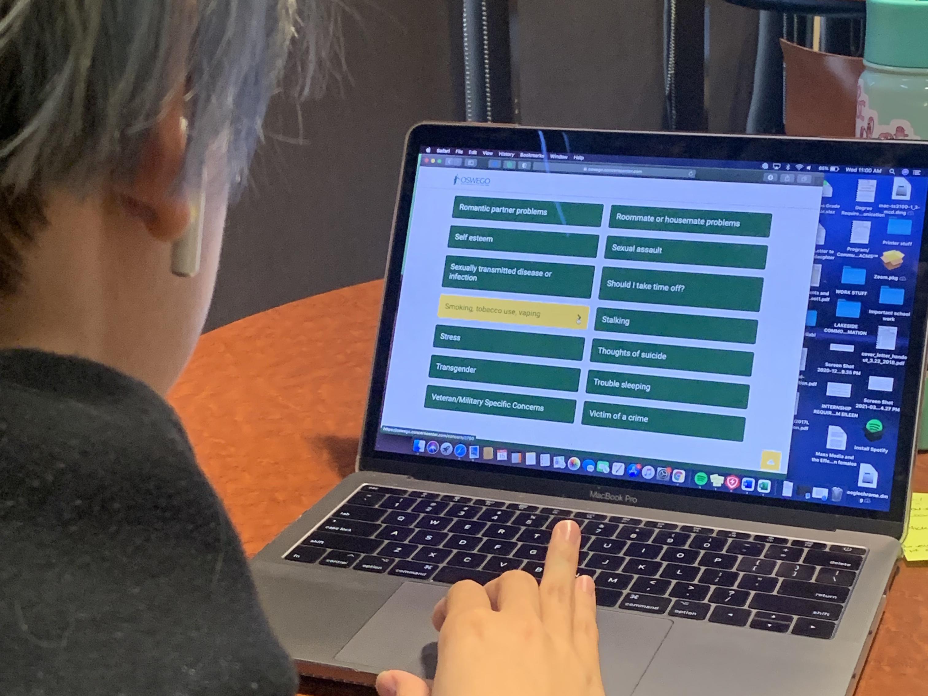 Student on laptop uses Oz Concern Navigator website