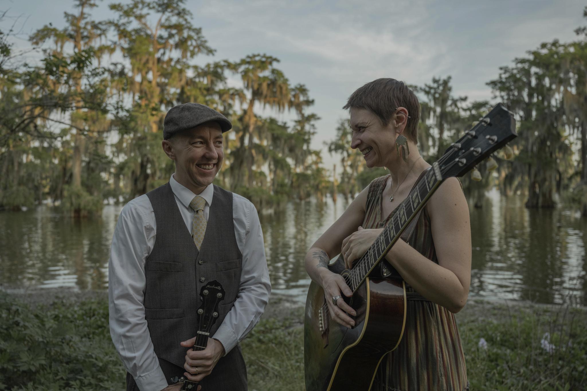 Folk duo Ordinary Elephant