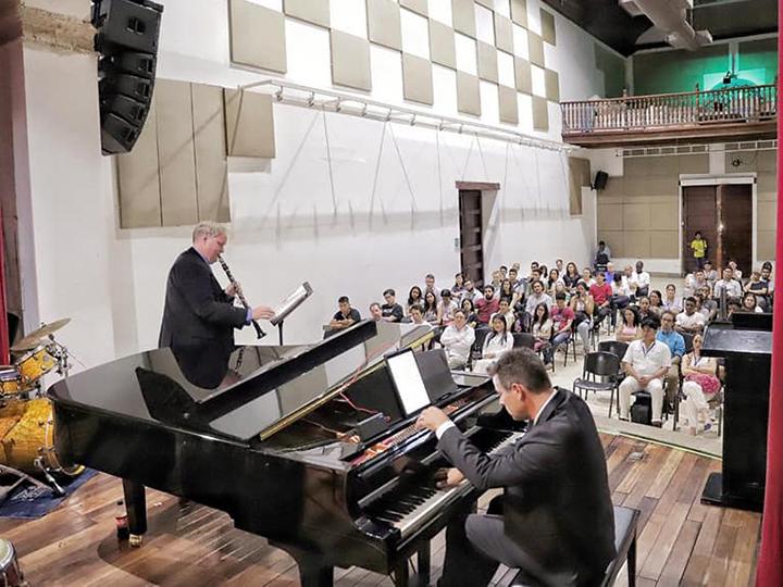 SUNY Oswego faculty members perform at Unibac clinic in Colombia