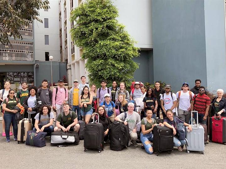 The first group of SUNY students in Gov. Cuomo’s NY Stands with Puerto Rico has arrived in San Juan and ready to work!