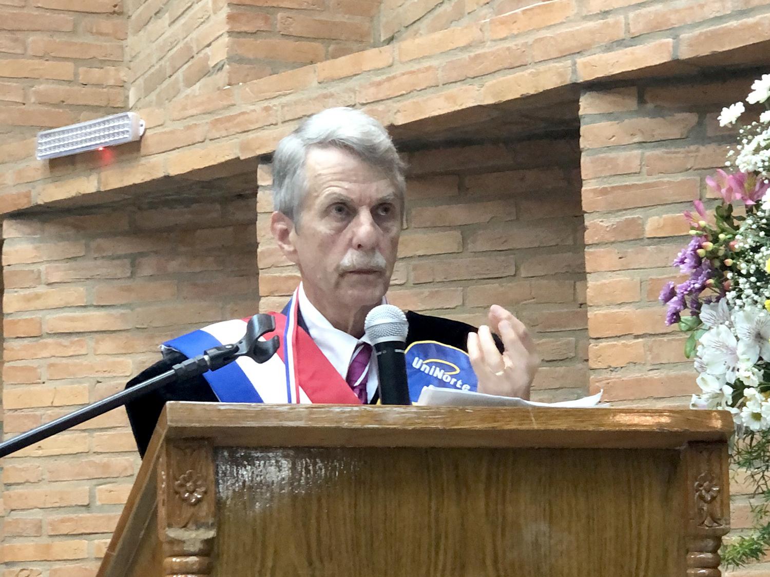 Tracy Lewis speaks at ceremony honoring him in Paraguay