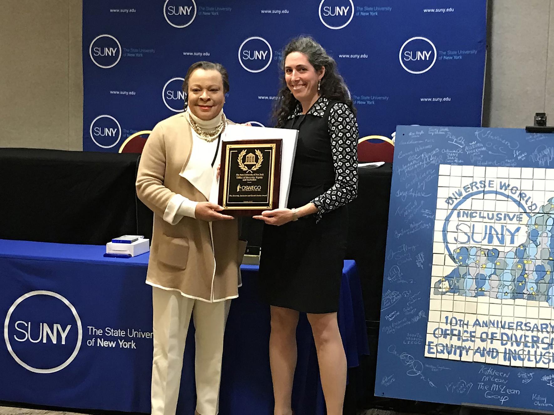 Jerald Woolfolk, Gwen Kay hold SUNY diversity award