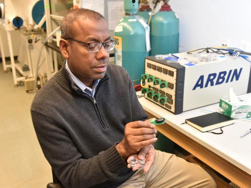 Mohammad Islam works with sodium ion batteries in a physics lab