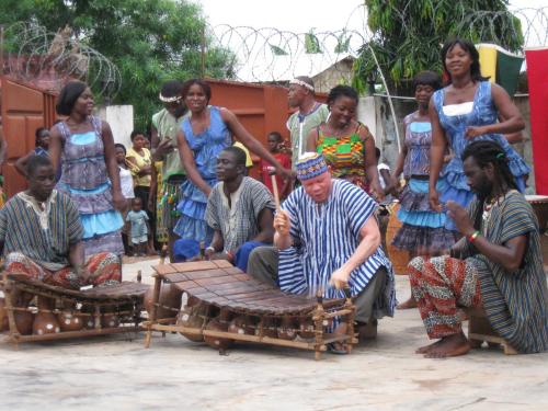 Saakumu Dance Troupe performing