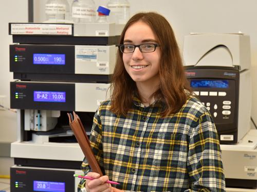 Sarah Rappleye in a chemistry lab