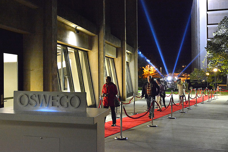 Guests entering Tyler Hall