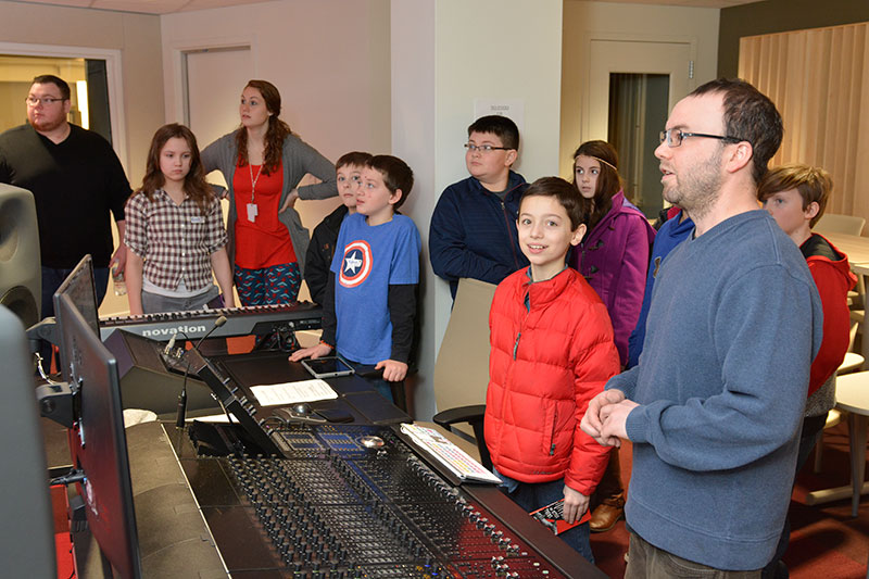 Students tour recording studio