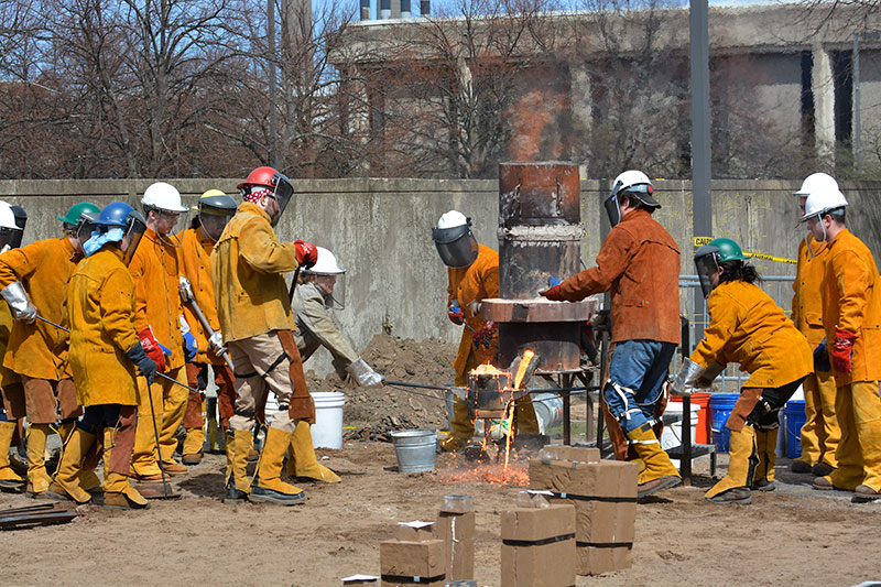 Iron Pour sculpting event