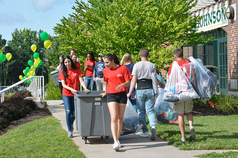 Students moving into Johnson Hall