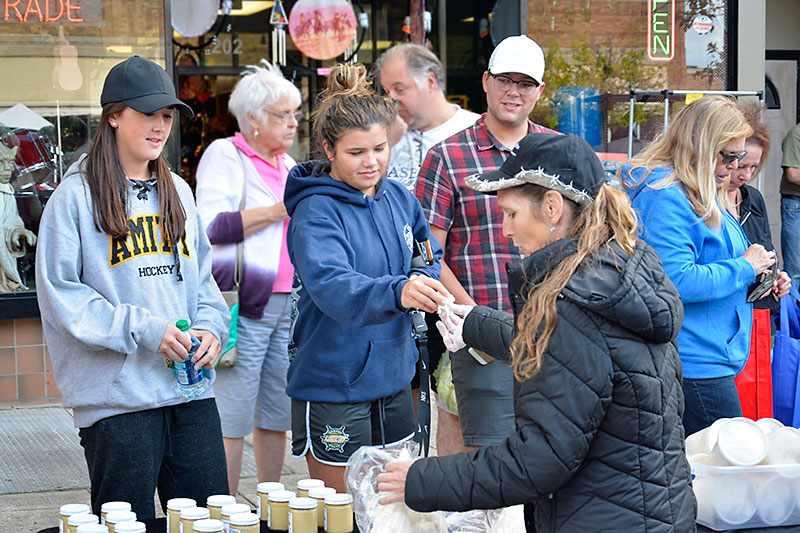 Student interacting with vendor from local farm