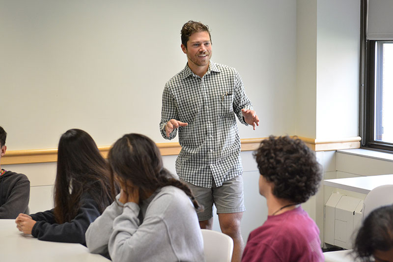 Alumnus Elliott Couch speaks to students about education and nonprofit work