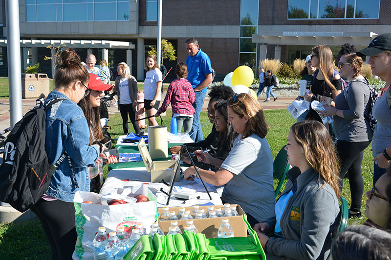 Volunteers sign up United Way Walk-A-Thon participants