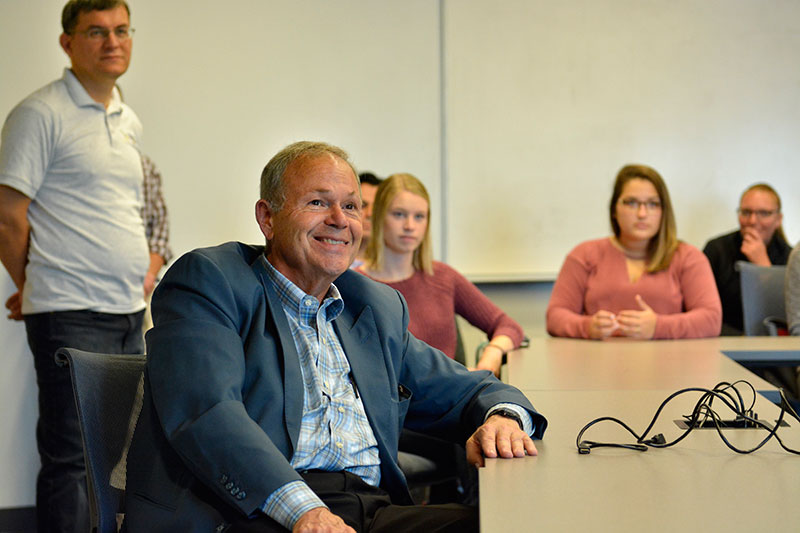 Peter Bocko speaks with chemistry students