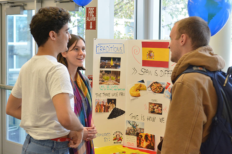 Students discuss Spain and its cultural offerings