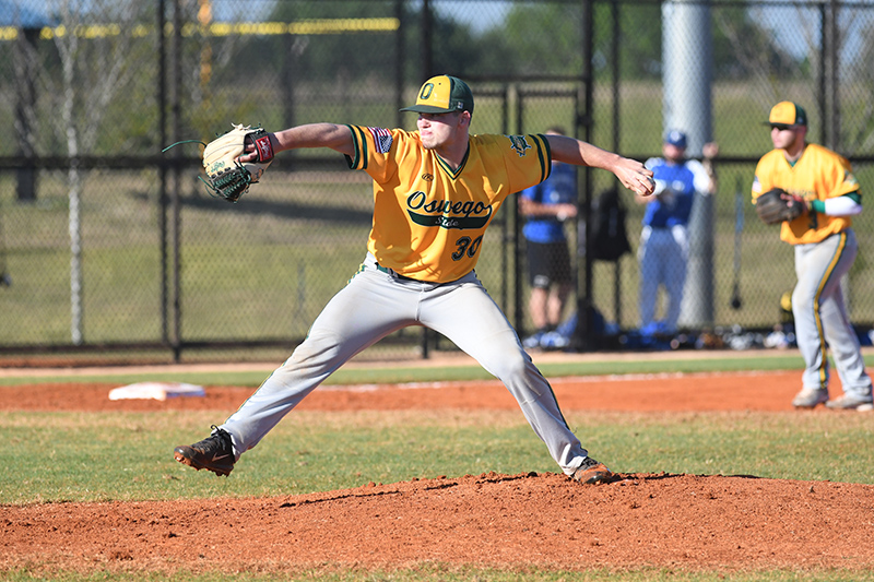 Brian Nolan throws a pitch