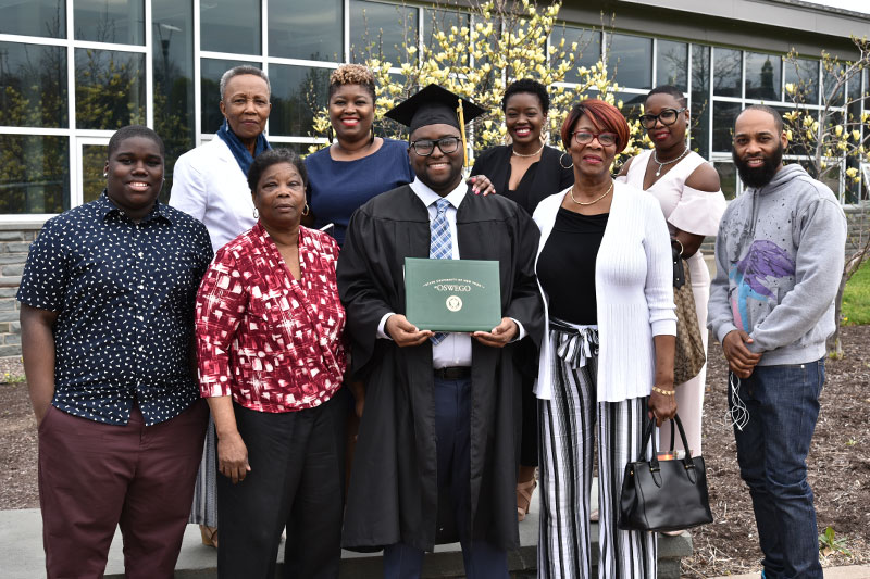 Graduate Shavonte Roberts and his family