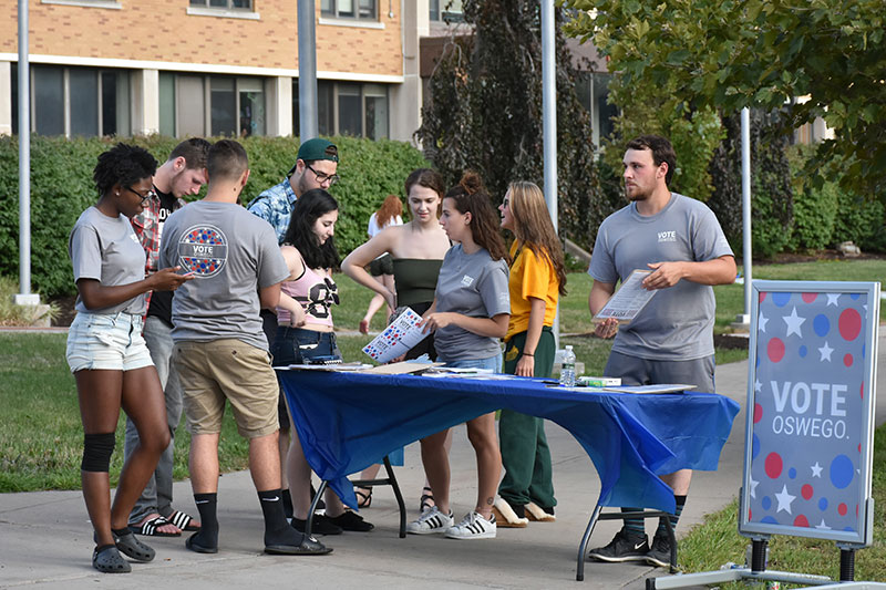 Vote Oswego working at Welcome Picnic