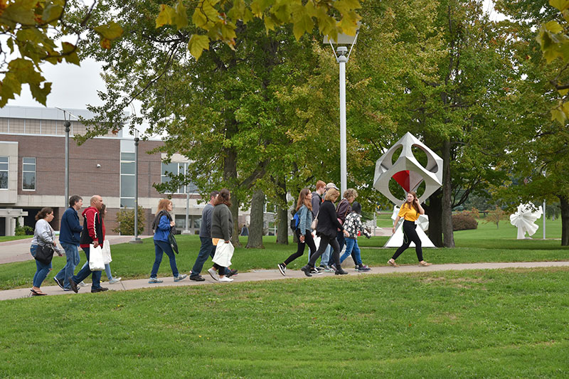 Tour guide leads visitors across campus