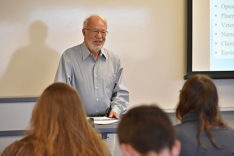 Gus Silveira speaks with chemistry students