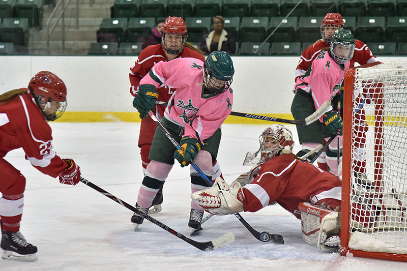 Laker hockey player Eryn Stewart scores goal