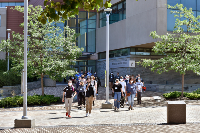 Laker Leaders Abby Lashinsky (left) and Laker Leader Captain Kaushal Joshi lead an in-person campus tour Aug. 2 near the Shineman Center for incoming transfer students and family members during one of several summer orientation programs designed to familiarize first-year students and transfers with the campus.