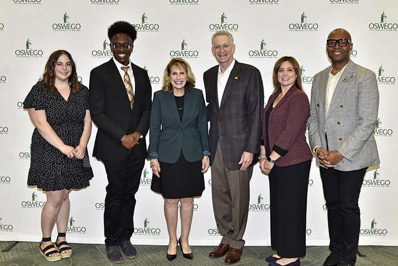 More than 200 students, faculty and alumni benefactors gathered on Oct. 2 for the 7th Annual Scholars Brunch, an event that recognizes student scholars and the benefactors who established privately funded scholarships for Oswego students.