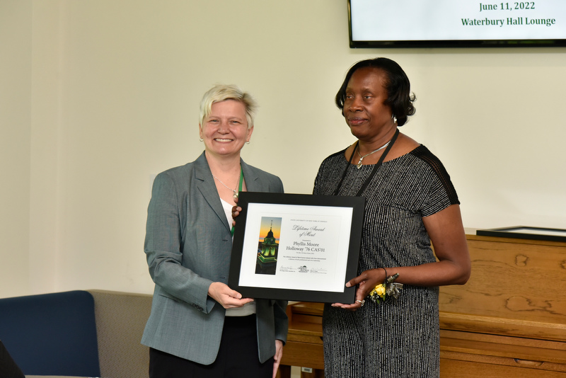 Phyllis Moore Holloway ’76 CAS ’01 – an accomplished educator, entrepreneur and community leader – received the Lifetime Award of Merit during the Oswego Alumni Association Awards during Reunion. Presenting is Mary Toale, SUNY Oswego officer in charge.