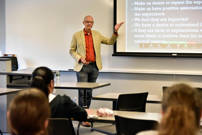 The Science Today Lecture Series guest speaker Sept. 20 was Jim Davies, a class of 1993 alumnus, who presented his talk on "The Science of Why We Find Things Interesting." 