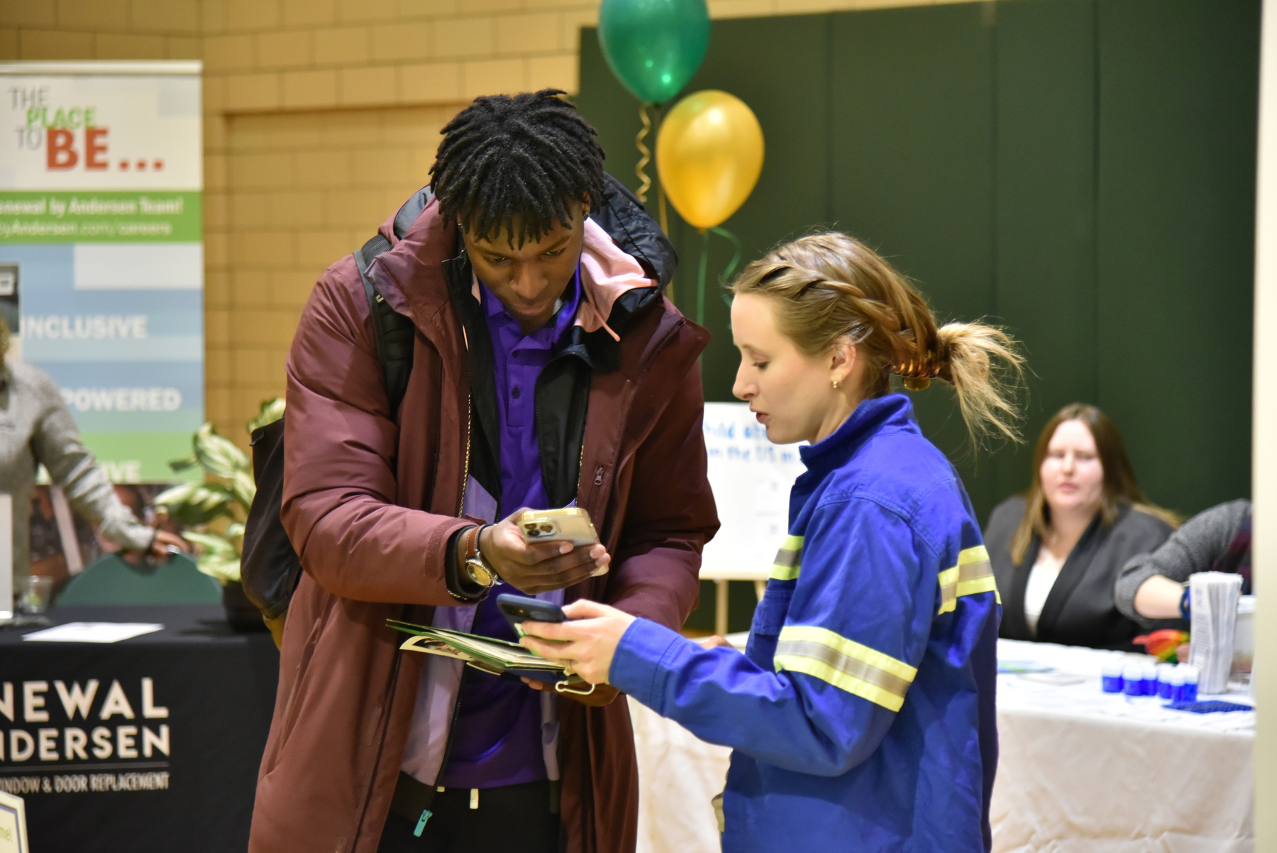 Brandon Mapson, a junior zoology major, talking with Julia Clark, a 2018 SUNY Oswego graduate and recruiter for Novelis, at the Spring Career and Internship Fair