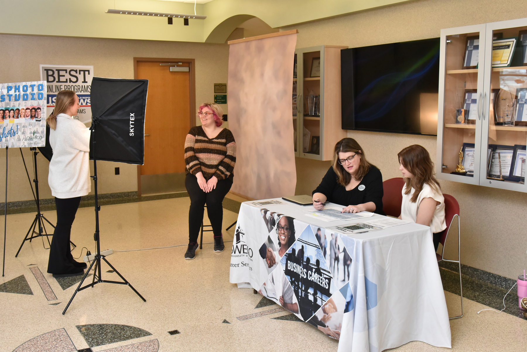 The Mock Interview Palooza hosted by the School of Business, Career Services, and the Alumni Engagement Office on Feb. 12 and 13 in Rich Hall provided approximately 20-minute interviews conducted by employers from a multitude of fields. 