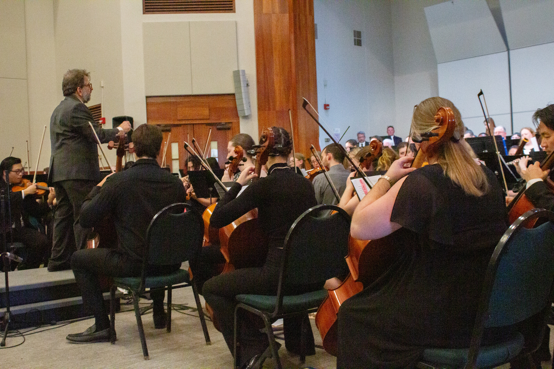 Around 75 alumni recently returned to campus for longtime music professor Juan F. LaManna’s final recital, the College-Community Orchestra and Alumni Concert on April 27. The retiring LaManna led the College-Community Orchestra for the first half of the concert, joined by the alumni cohort for a second half (including an encore) in a packed Sheldon Hall ballroom. (Photo by Graceann Cleator)