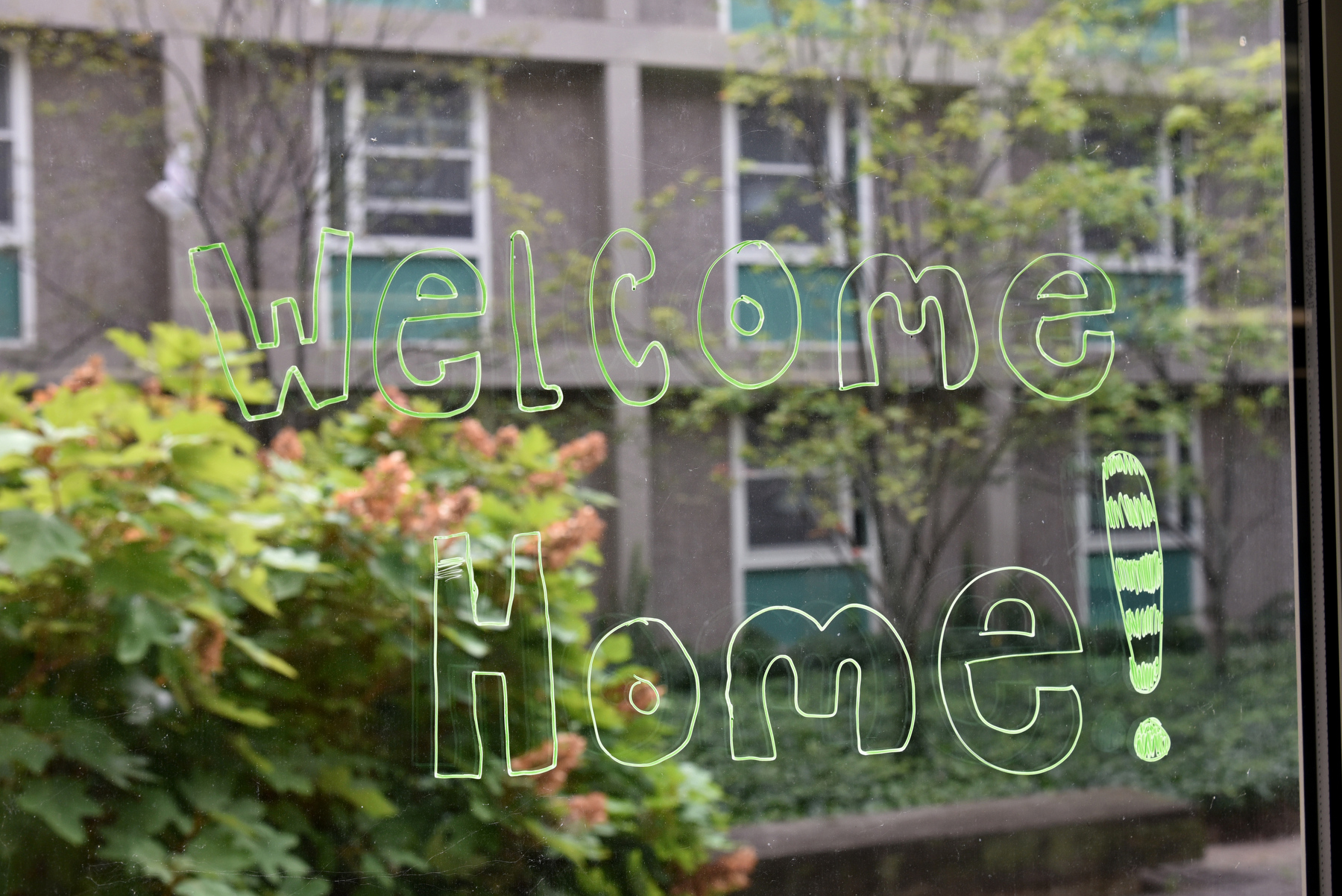 Move In Day greetings welcomed first-year students around campus Aug. 21, including here in the first floor lounge of Oneida Hall.