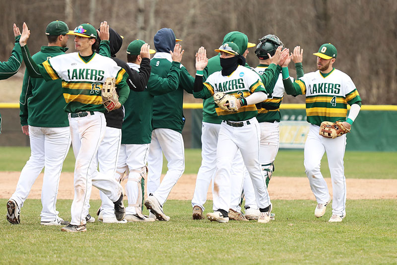 Baseball players give high fives