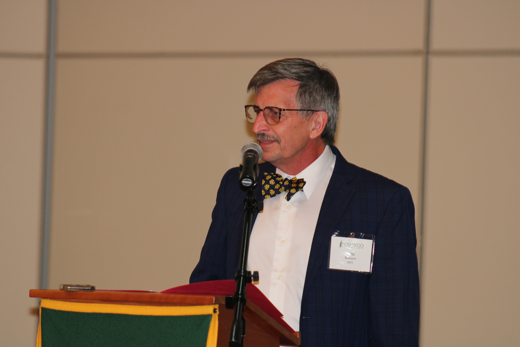 Fritz Messere '71 – the founding dean of the School of Communication, Media and the Arts and a longtime communication students faculty member – speaks at the Communication Studies Alumni Dinner on Sept. 30.