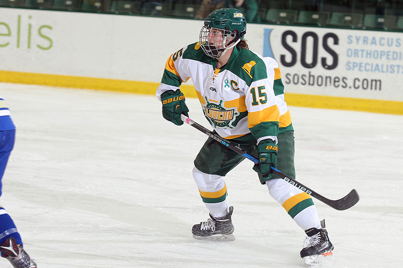 Olivia Ellis breaks 100-point mark for women's hockey