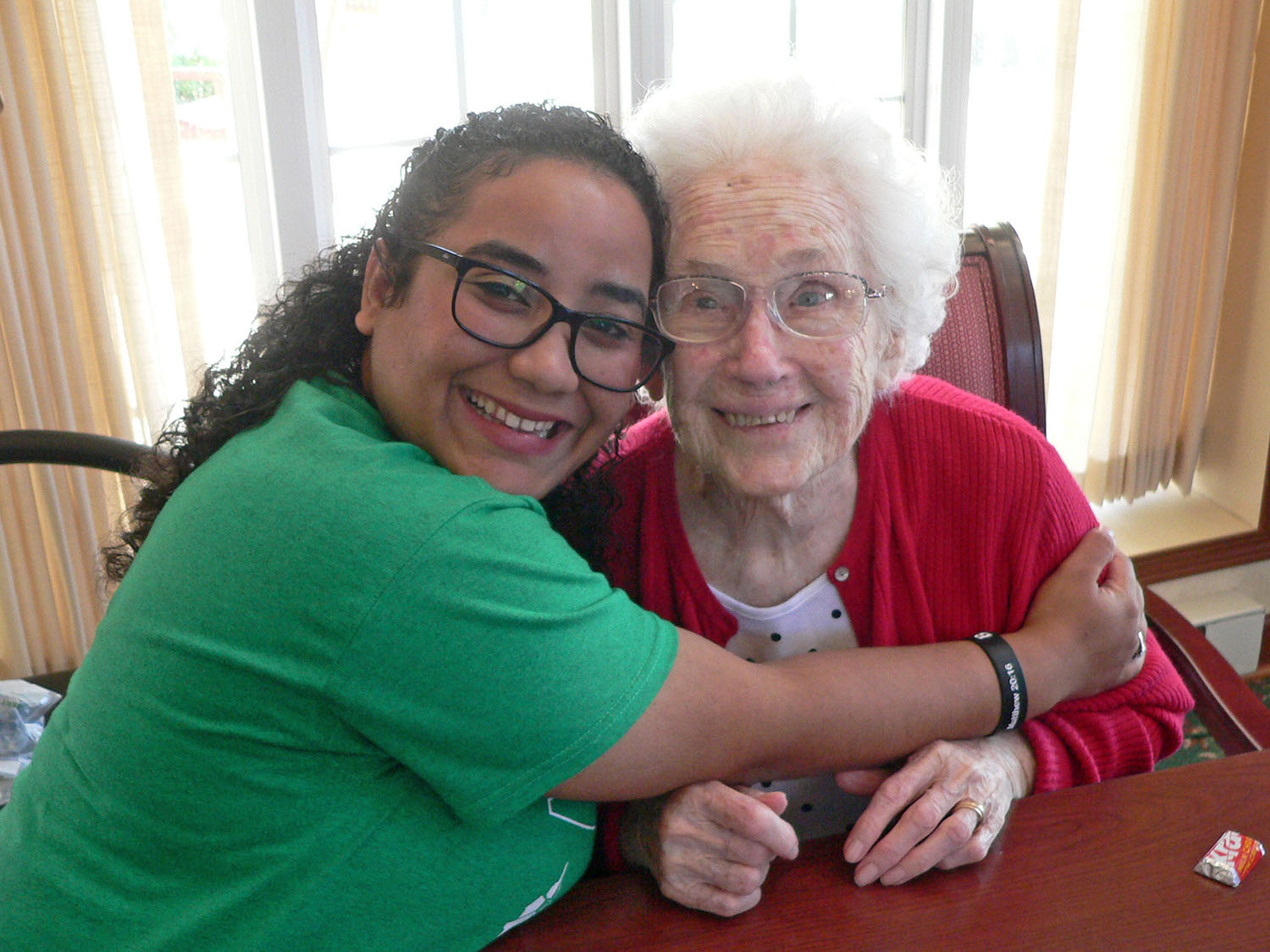 Visiting international students meet with seniors