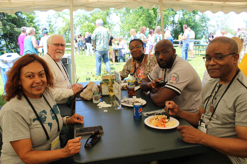 Maggie Rivera and Howard Gordon join with other friends to enjoy the All-Alumni Picnic on Lake Ontario. The picnic drew more than 275 Reunion attendees to the lawn behind Lakeside Dining Center.