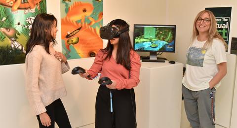 Virtual reality demonstration at bachelor of fine arts exhibition