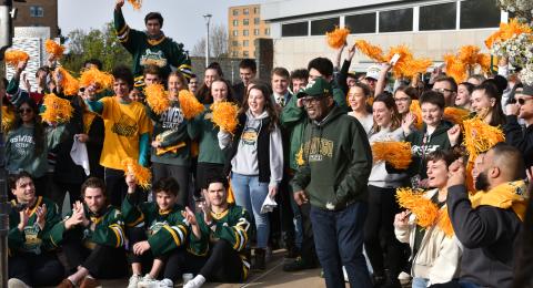 Oswego alumnus Al Roker does a live segment for NBC's Today show in front of students