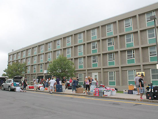 Students are moving into Oneida Hall.