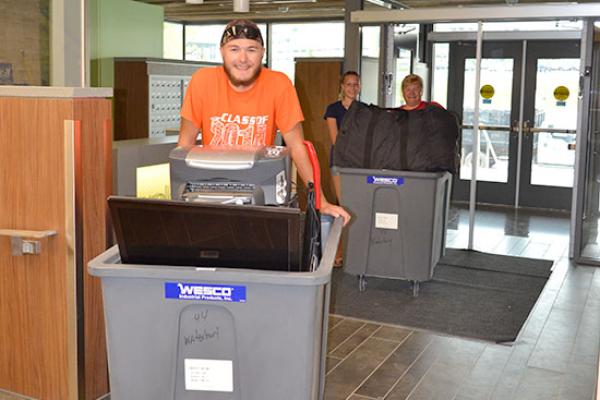 Students moving into Waterbury Hall.